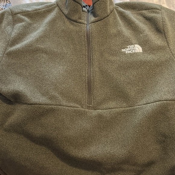New North Face 1/2 zip with zippered pockets! - Picture 5 of 5